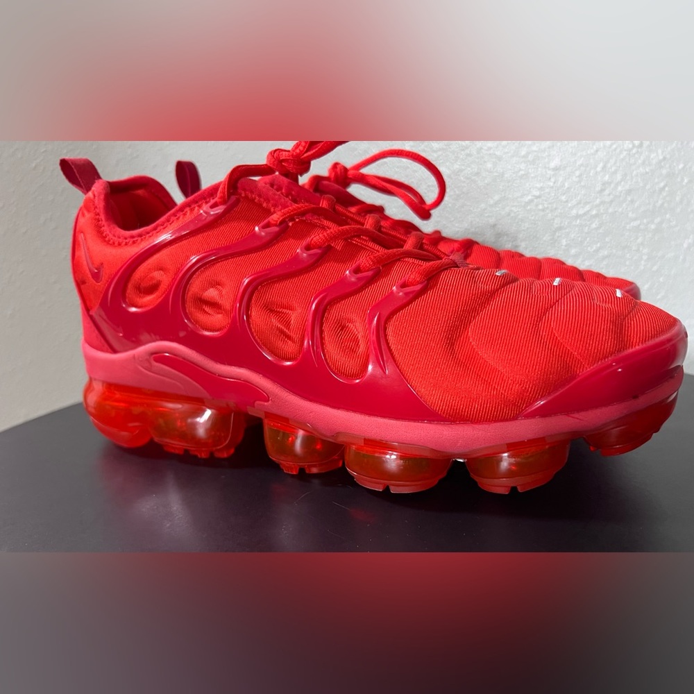 ✨Like New Nike Men's Red Air VaporMax Plus Shoes Athletic Triple Red Sneakers - Picture 5 of 16